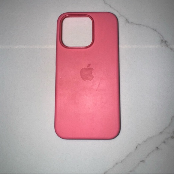 Apple Pink (Guava) Silicone iPhone 15 Pro Case - Picture 1 of 3